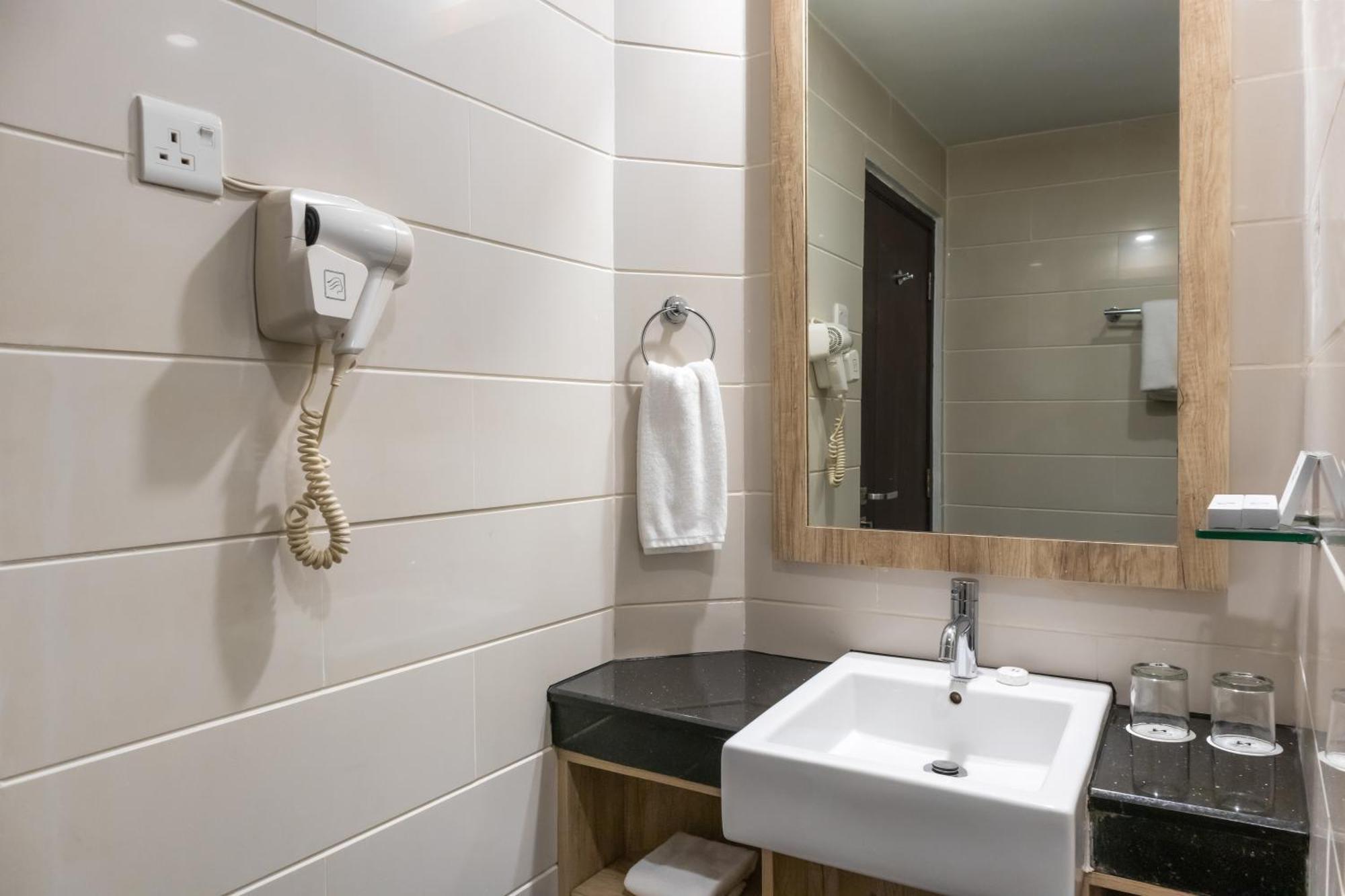 Swiss-Belinn Baloi Batam Nagoya Esterno foto
